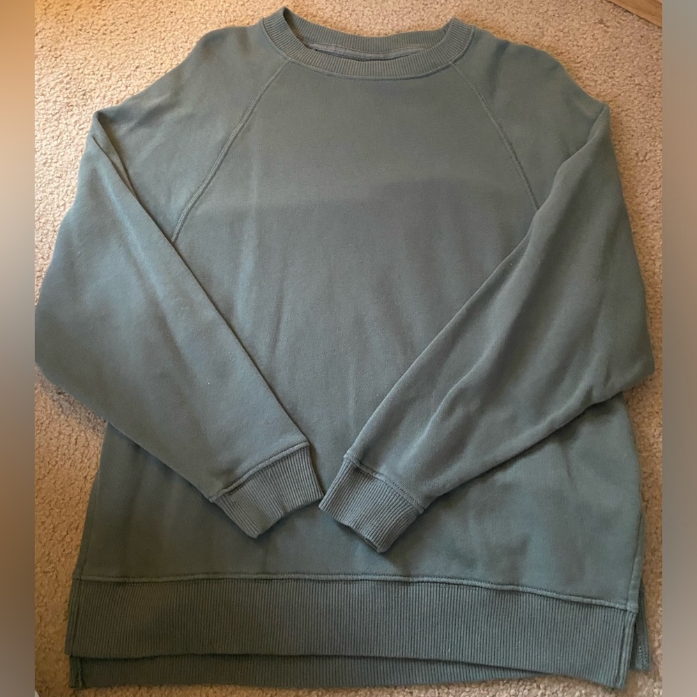 AMERICAN EAGLE: size xs 
REALLY OVERSIZED